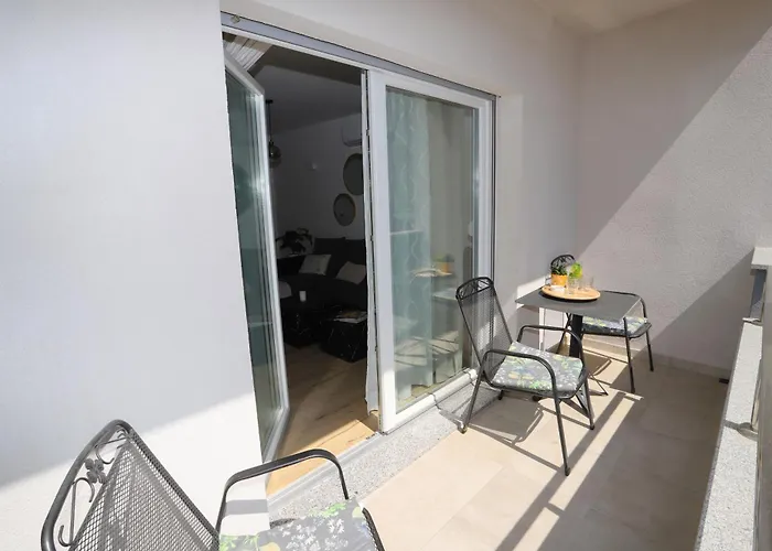 Nikolina Appartement *