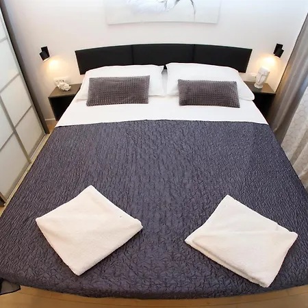 Nikolina Apartment