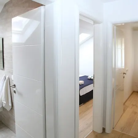 Nikolina Apartment