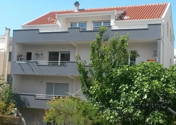 Nikolina Apartamento *